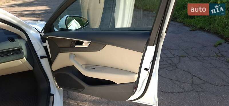 Седан Audi A4 2016 в Коростене