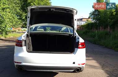 Седан Audi A4 2016 в 