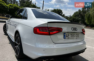 Седан Audi A4 2015 в 