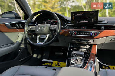 Седан Audi A4 2022 в 
