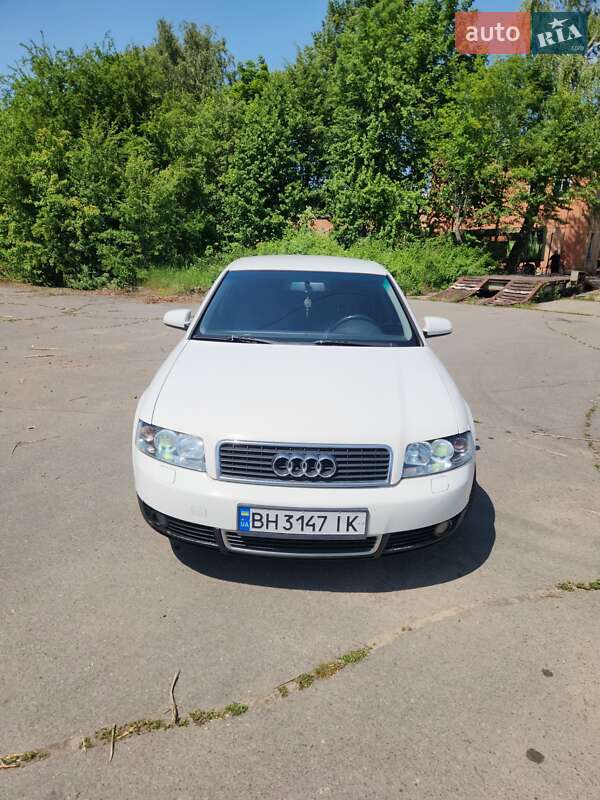 Седан Audi A4 2002 в Літині