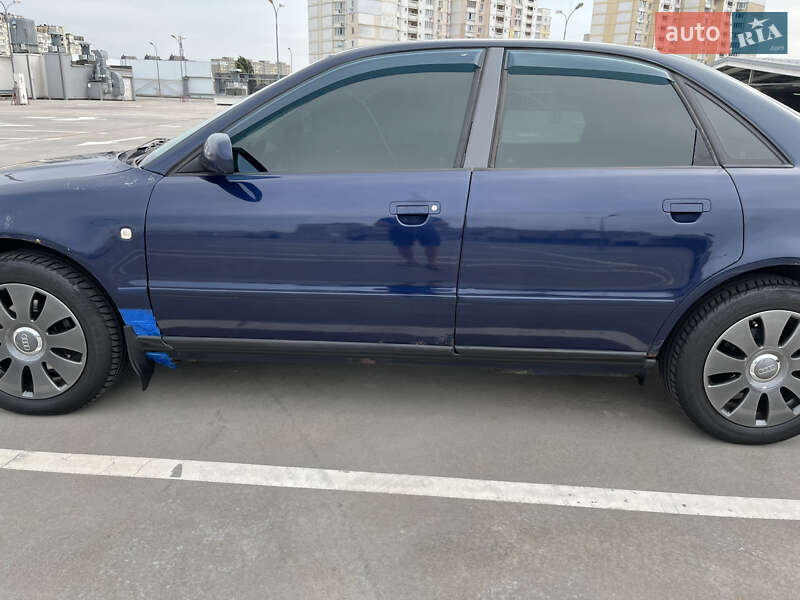 Седан Audi A4 1997 в Киеве
