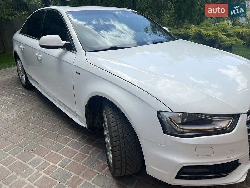 Седан Audi A4 2015 в Львове