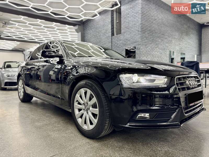 Седан Audi A4 2012 в Киеве