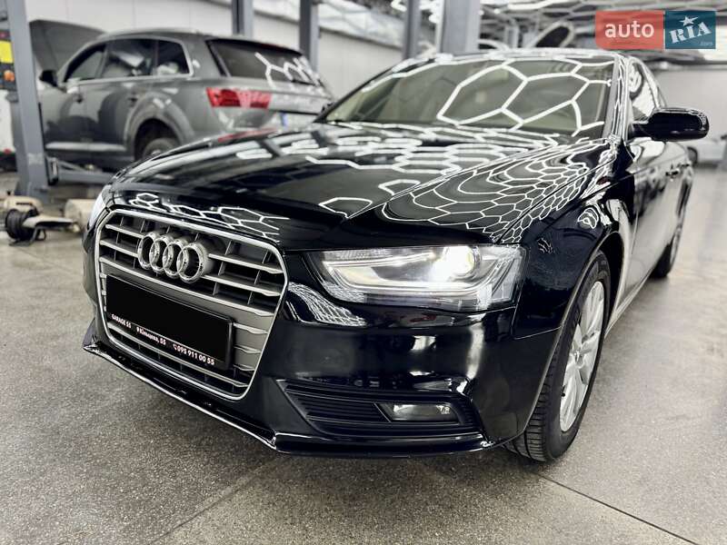 Седан Audi A4 2012 в 