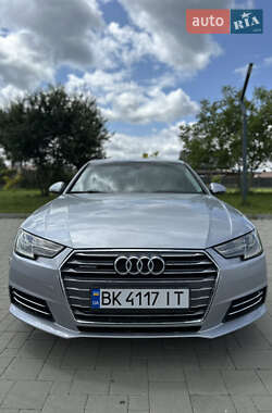 Седан Audi A4 2016 в Ровно