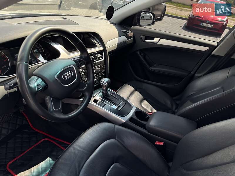 Седан Audi A4 2012 в Киеве
