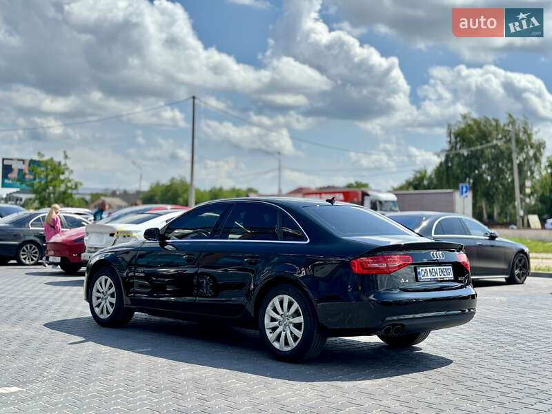 Седан Audi A4 2012 в Киеве