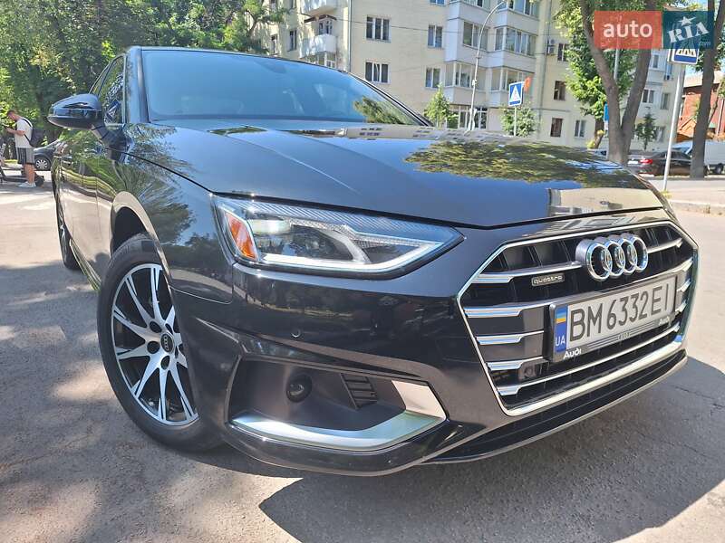 Седан Audi A4 2021 в 