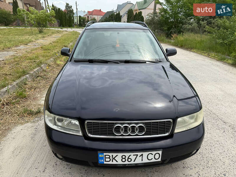 Универсал Audi A4 2000 в Вараше