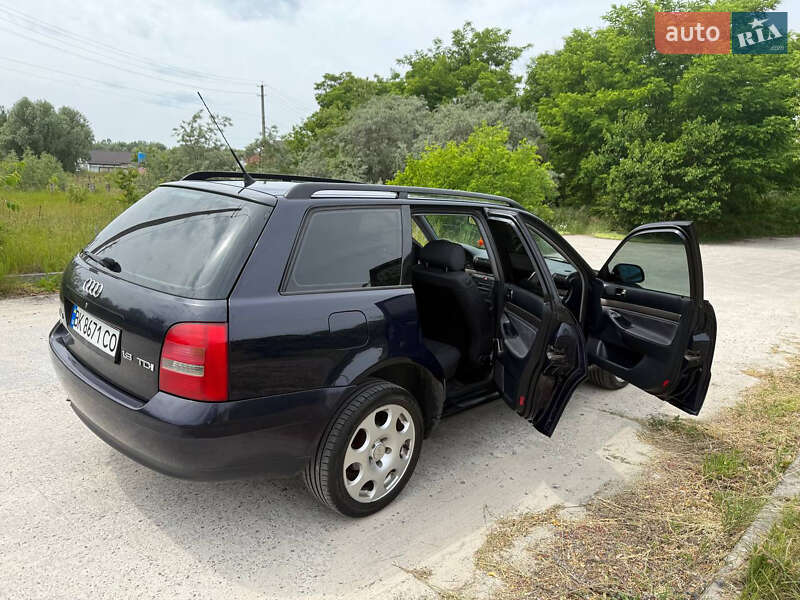Универсал Audi A4 2000 в Вараше