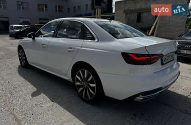 Седан Audi A4 2022 в 