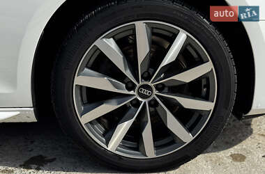 Седан Audi A4 2022 в 