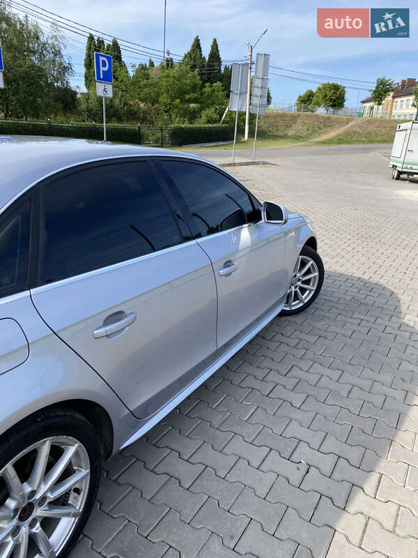 Седан Audi A4 2014 в Ивано-Франковске