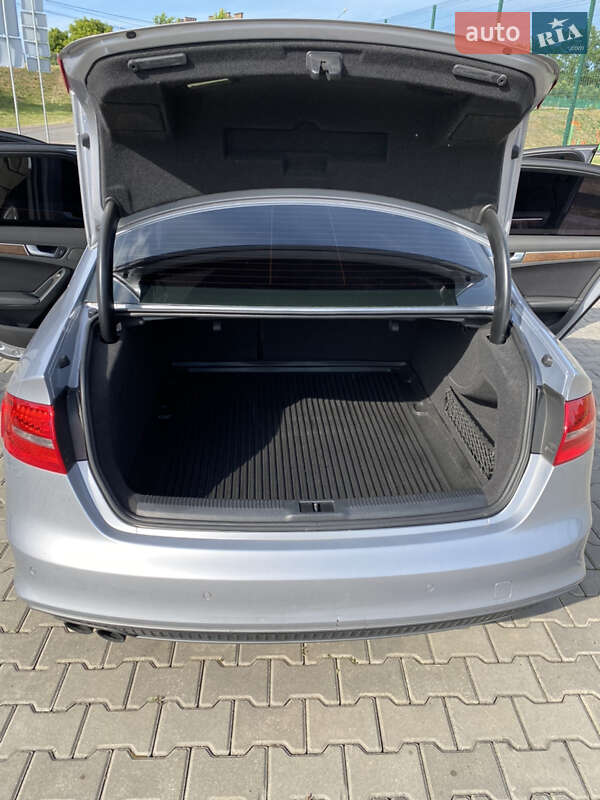 Седан Audi A4 2014 в Ивано-Франковске