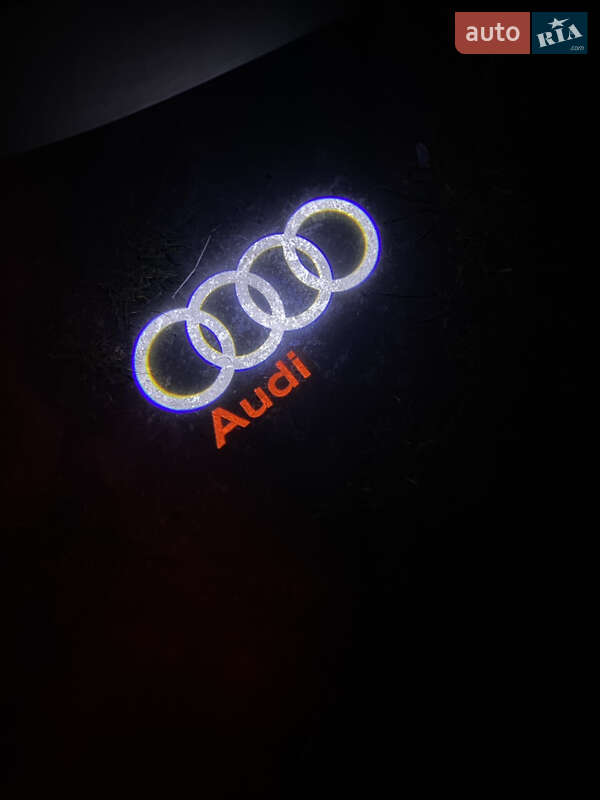 Седан Audi A4 2014 в Ивано-Франковске