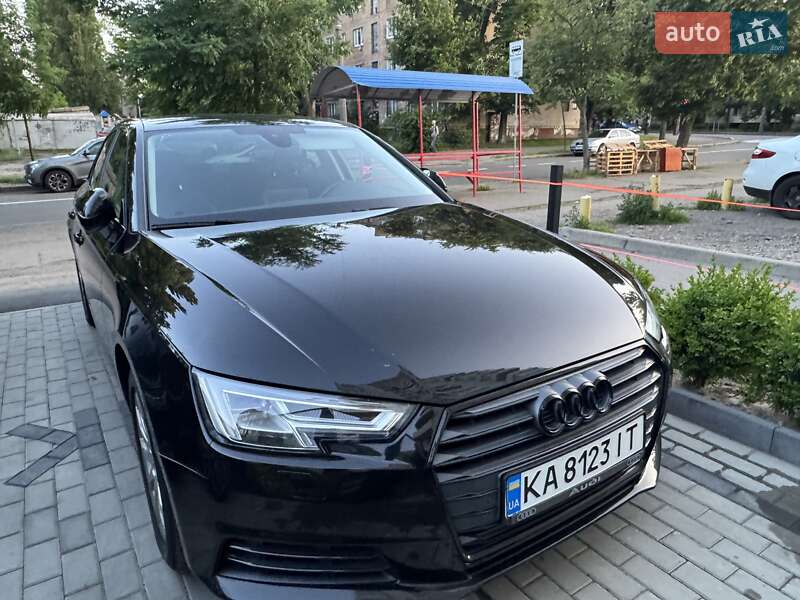 Седан Audi A4 2017 в Киеве