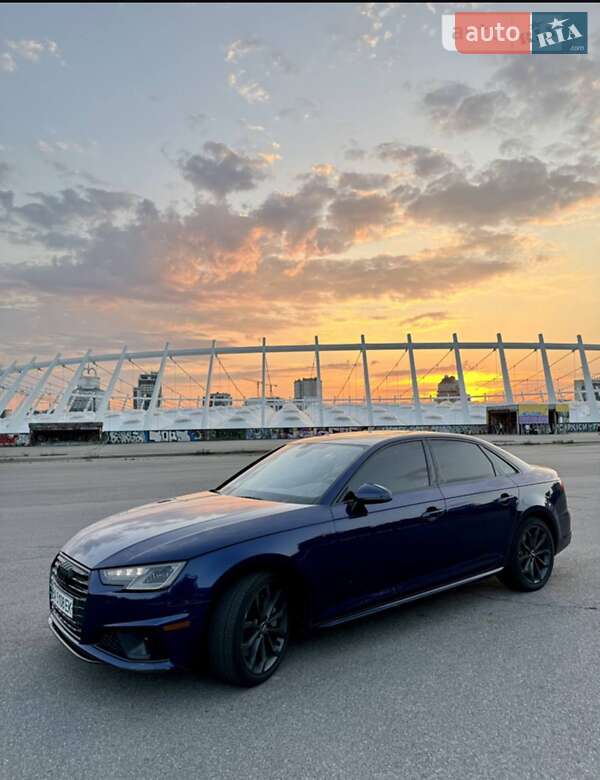 Седан Audi A4 2019 в 