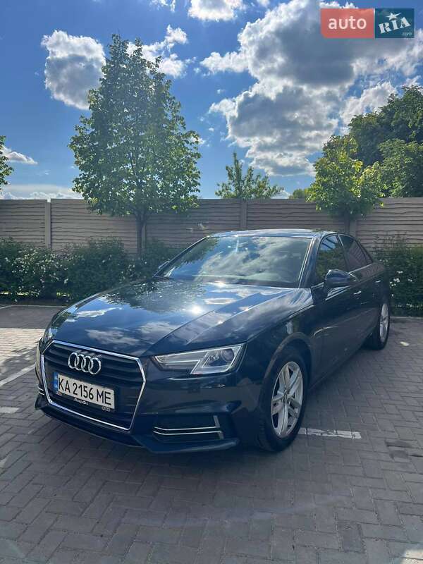 Седан Audi A4 2016 в 