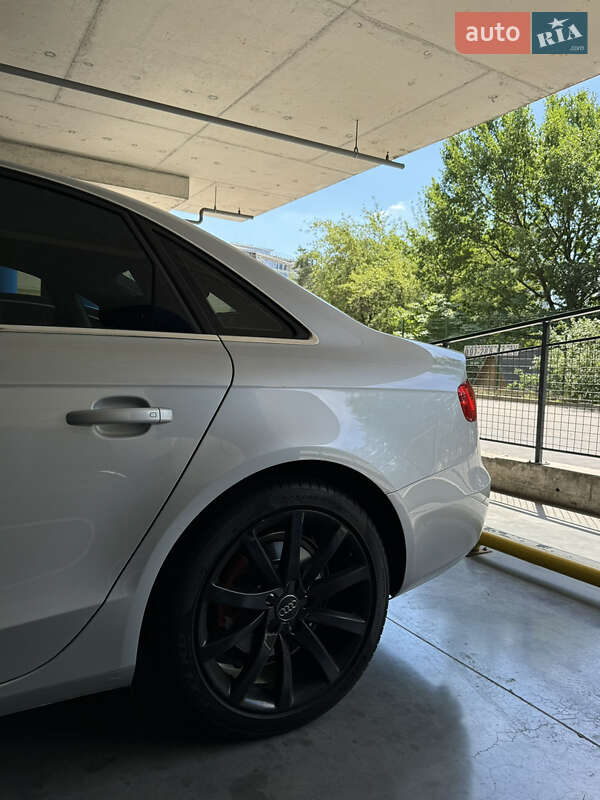 Седан Audi A4 2012 в Киеве