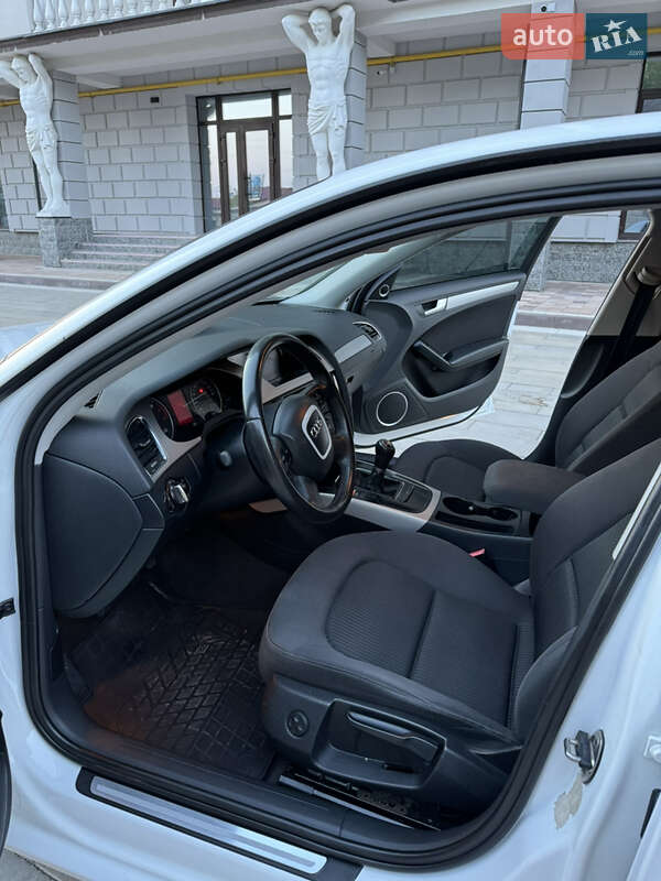 Седан Audi A4 2010 в Ивано-Франковске