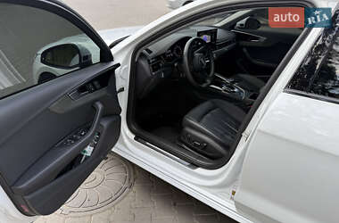 Седан Audi A4 2020 в 