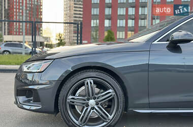 Седан Audi A4 2020 в 