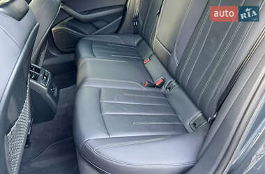 Седан Audi A4 2020 в 