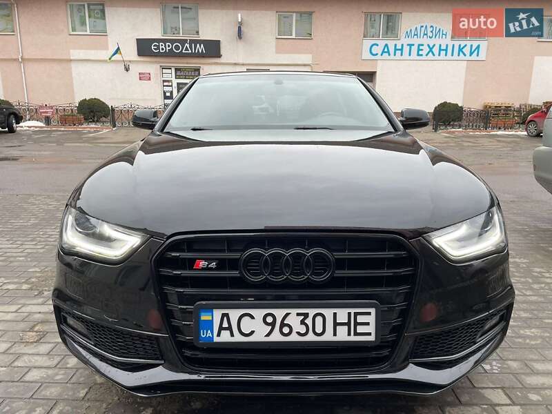 Седан Audi A4 2014 в 