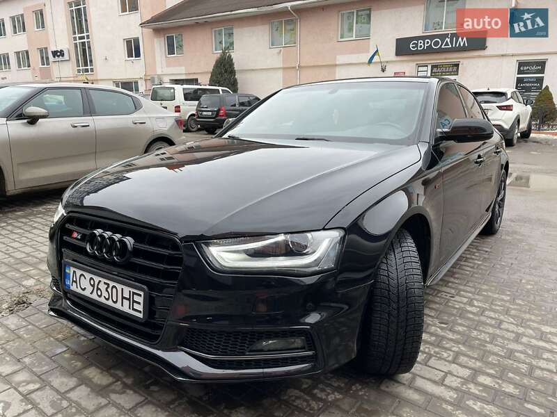 Седан Audi A4 2014 в Львове