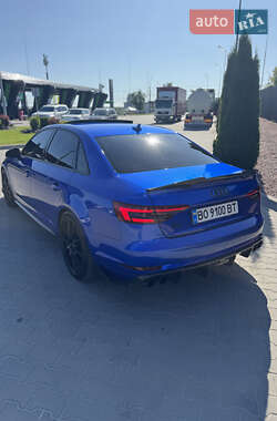 Седан Audi A4 2016 в 