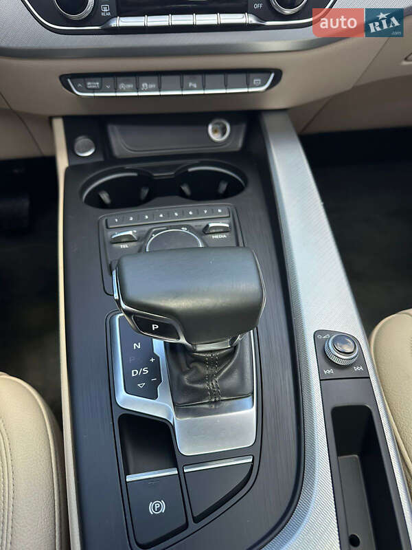 Седан Audi A4 2016 в Хмельницком