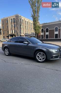 Седан Audi A4 2014 в 