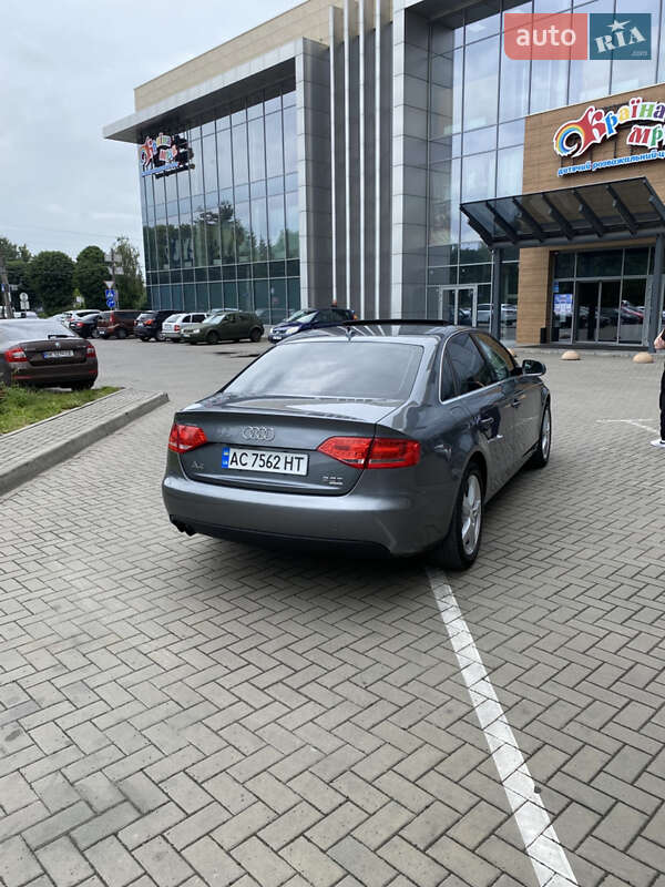 Седан Audi A4 2012 в Луцке