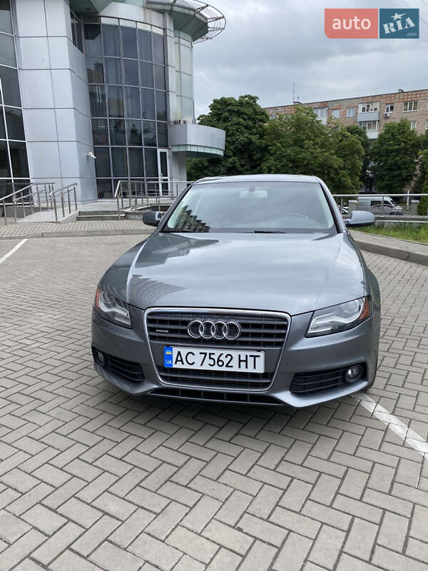 Седан Audi A4 2012 в Луцке