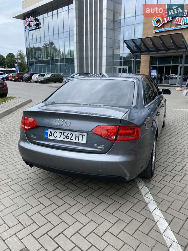 Седан Audi A4 2012 в Луцке