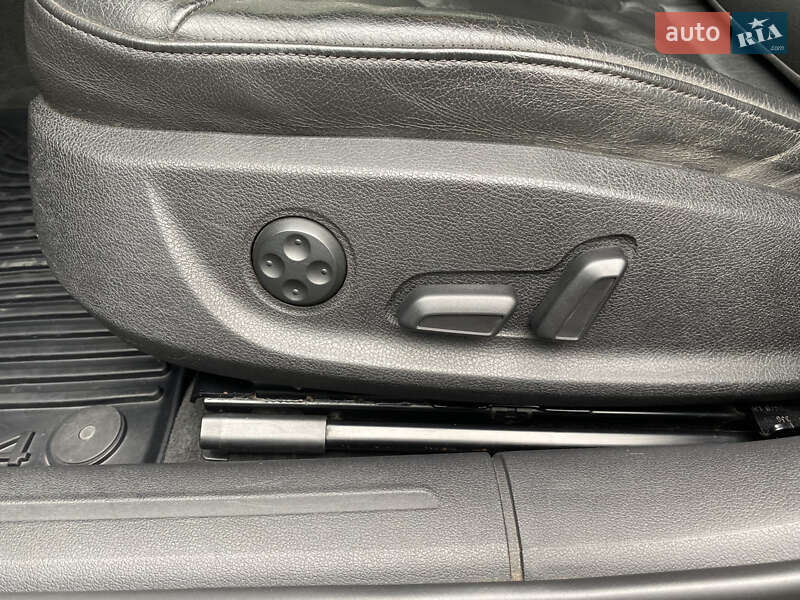 Седан Audi A4 2012 в Луцке