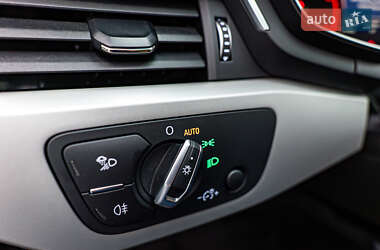 Седан Audi A4 2021 в 