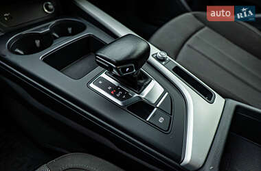 Седан Audi A4 2021 в 