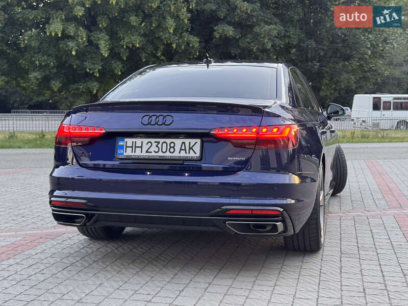 Седан Audi A4 2022 в Дніпрі
