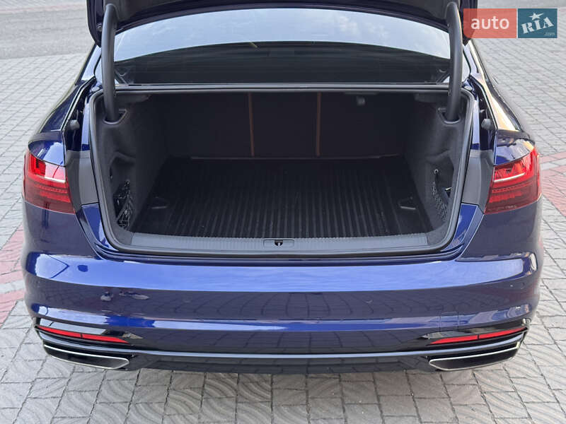 Седан Audi A4 2022 в Дніпрі