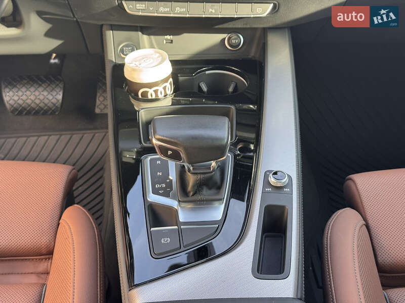 Седан Audi A4 2022 в Дніпрі