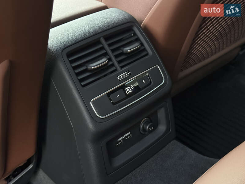 Седан Audi A4 2022 в Дніпрі