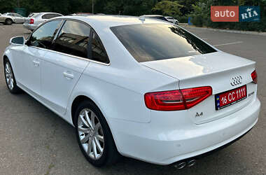 Седан Audi A4 2015 в 