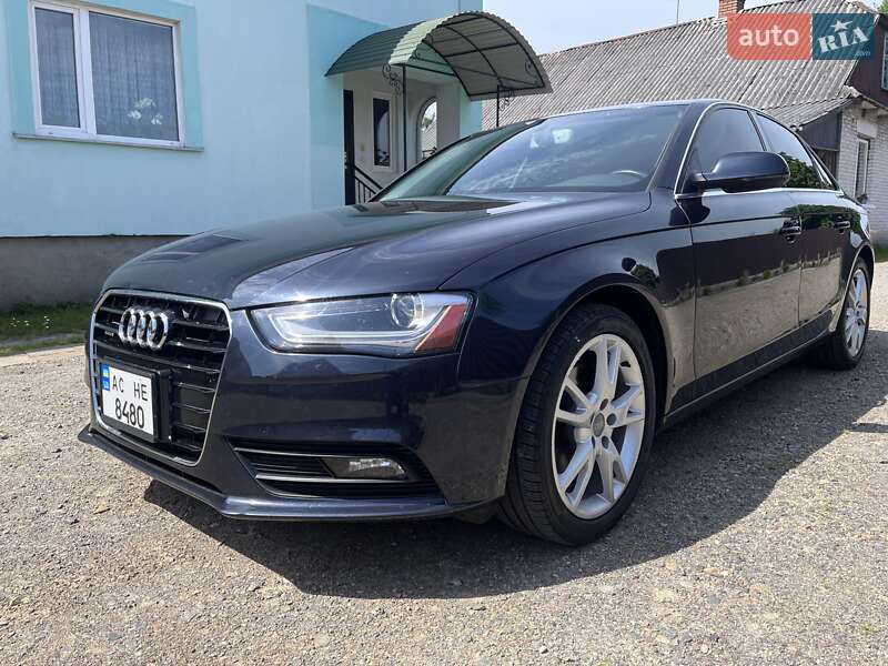 Седан Audi A4 2012 в Луцке