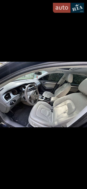 Седан Audi A4 2011 в Ивано-Франковске