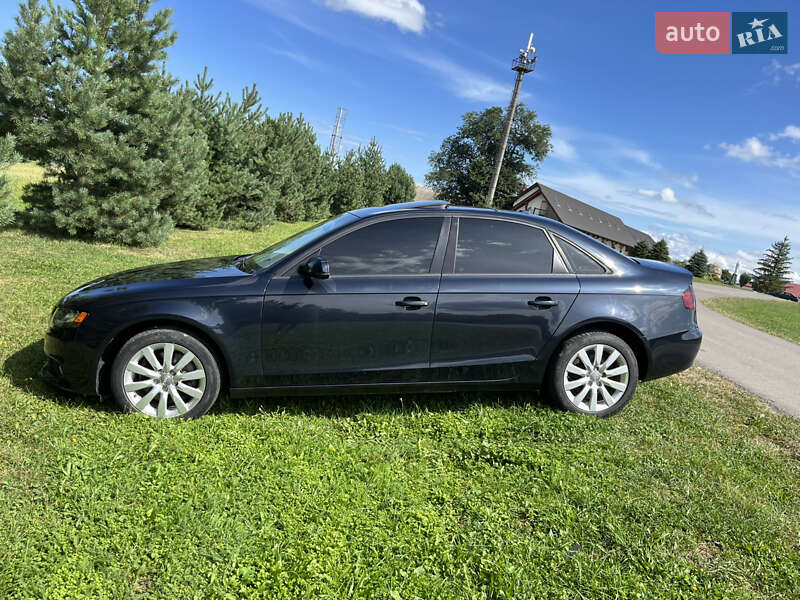 Седан Audi A4 2011 в Ивано-Франковске