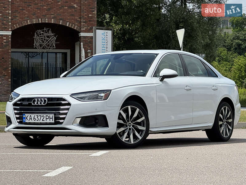 Седан Audi A4 2021 в 