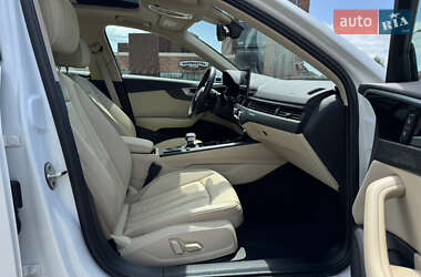 Седан Audi A4 2021 в 