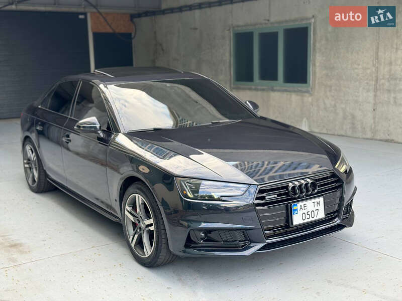 Седан Audi A4 2016 в 
